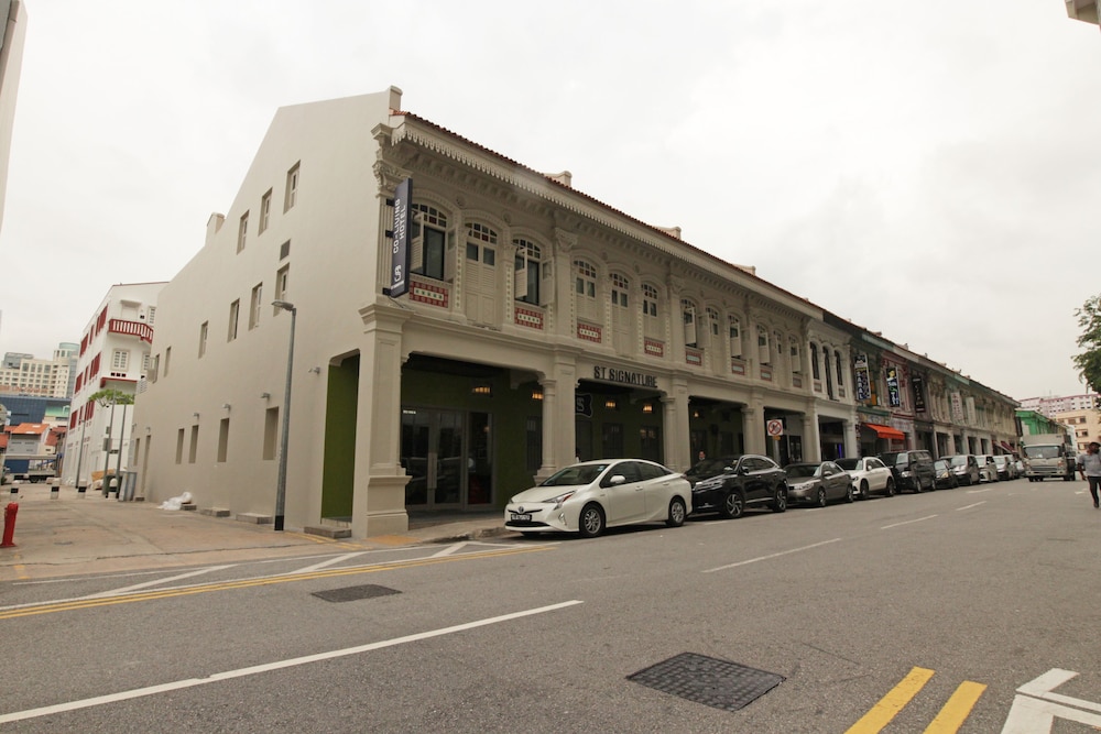 st signature jalan besar dayuse 7 hours 9am 4pm