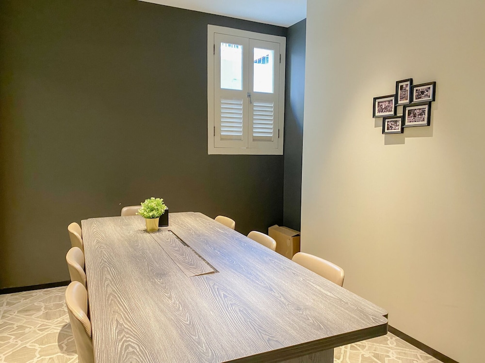 st signature jalan besar dayuse 7 hours 9am 4pm