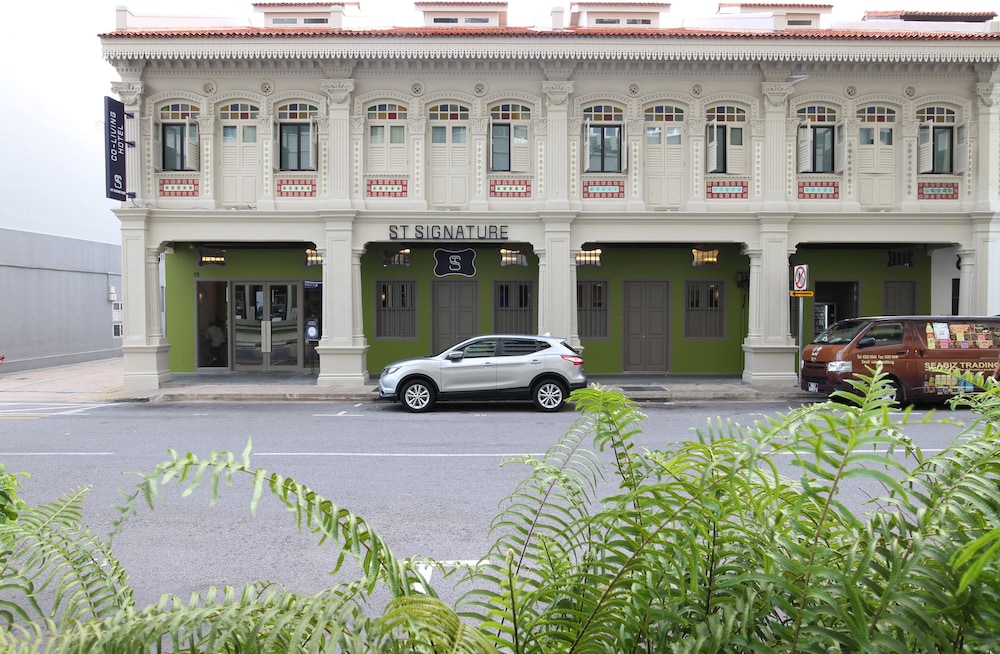 st signature jalan besar dayuse 7 hours 9am 4pm