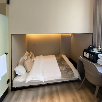 st signature jalan besar dayuse 7 hours 9am 4pm