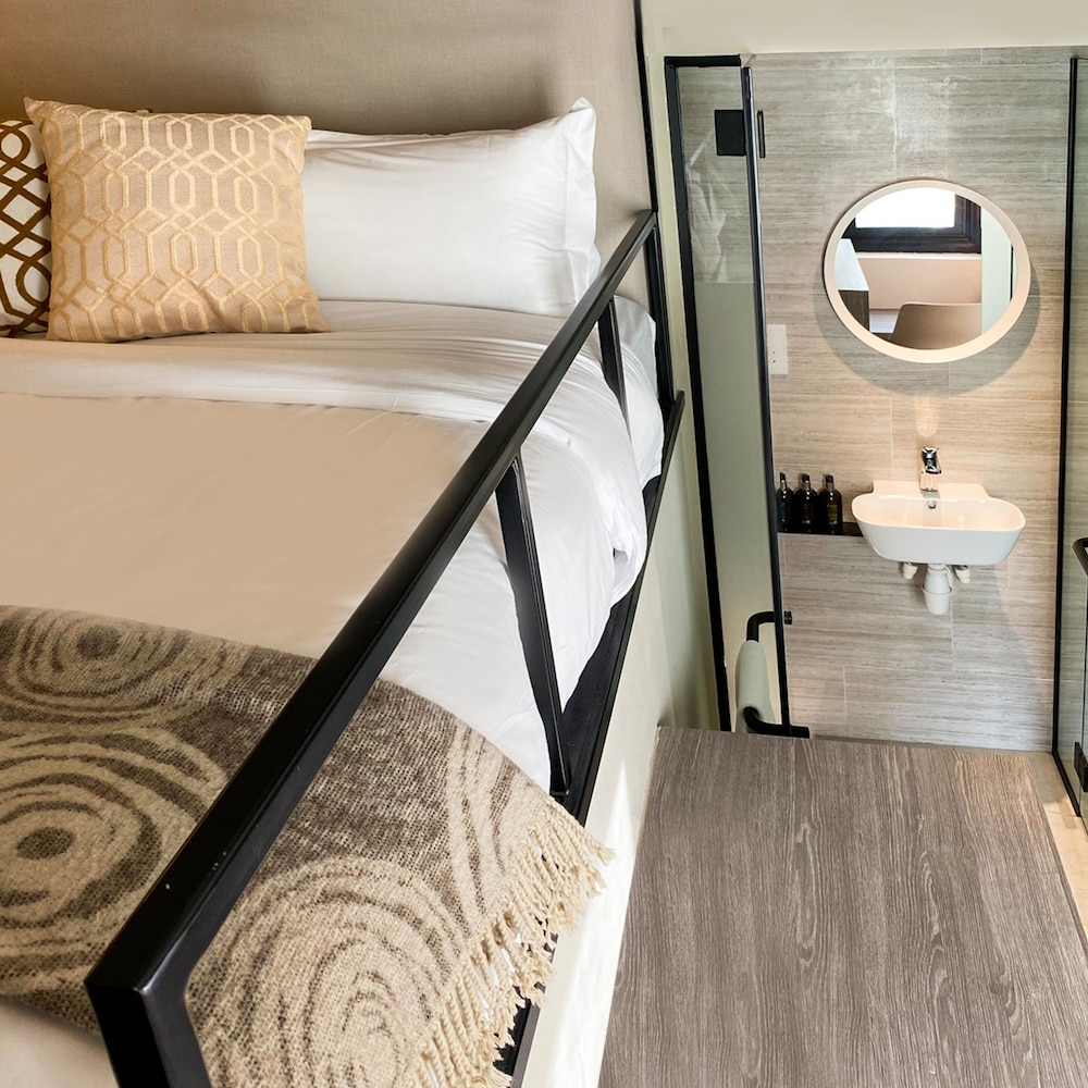 st signature jalan besar dayuse 7 hours 9am 4pm