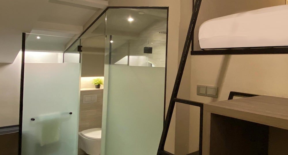 st signature jalan besar dayuse 7 hours 9am 4pm