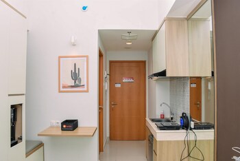 Comfy Studio Room At Evenciio Margonda Apartment,,0 star