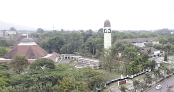 bright and comfy studio apartment at easton park residence jatinangor near unpad