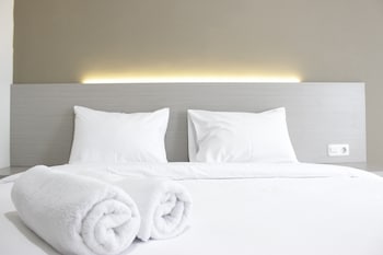 bright and comfy studio apartment at easton park residence jatinangor near unpad