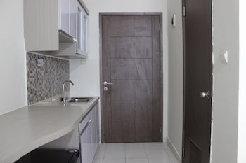 bright and comfy studio apartment at easton park residence jatinangor near unpad