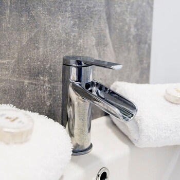 wrexham central stay apartment six