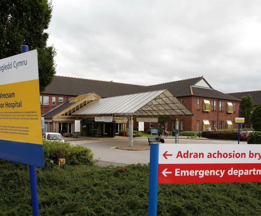 wrexham central stay apartment six