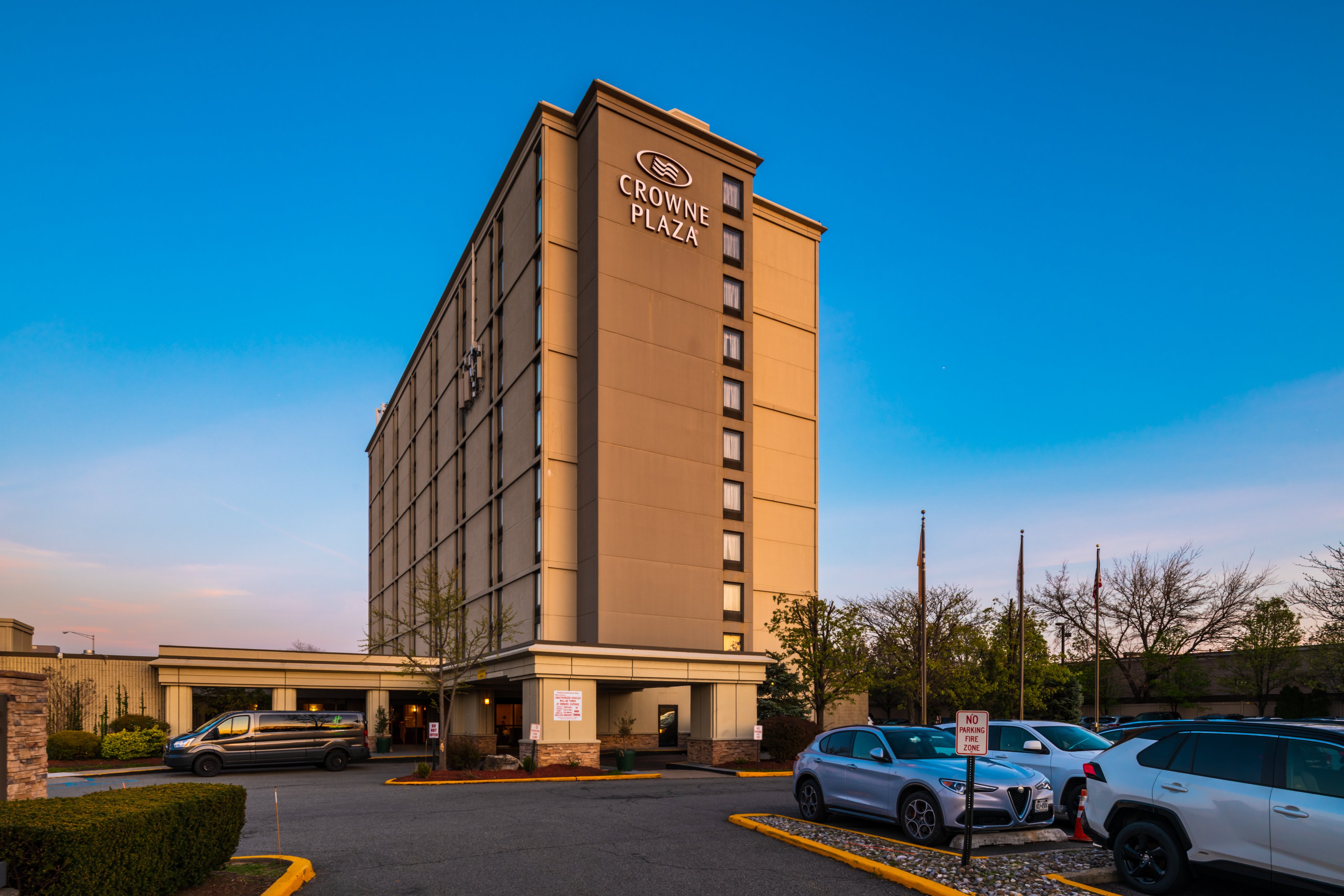 crowne plaza newark airport by ihg