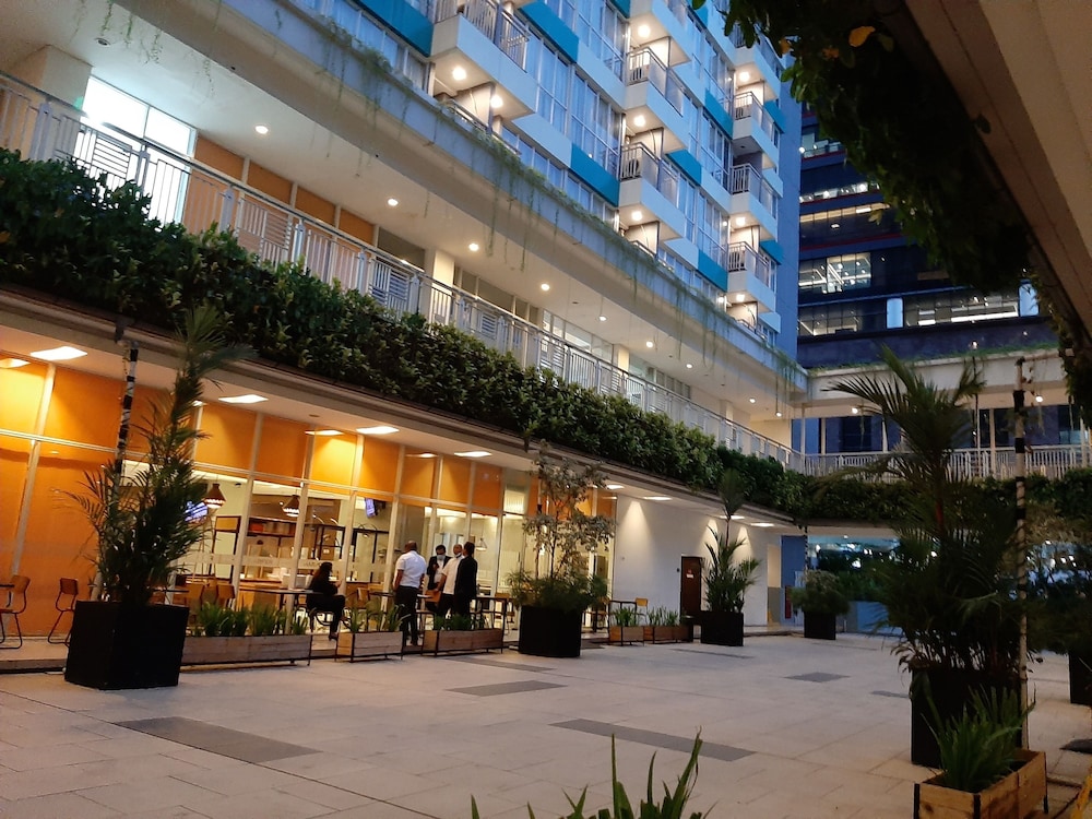 cozy the h residence by bonzela property