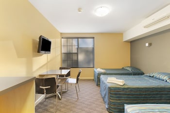 mill hotel milperra panania