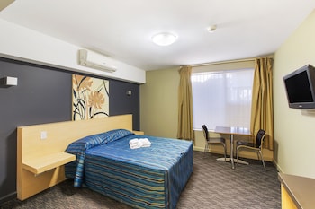 mill hotel milperra panania