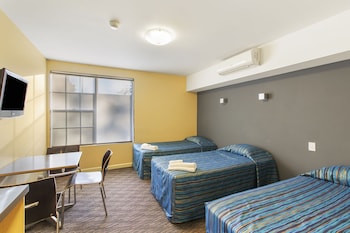 mill hotel milperra panania