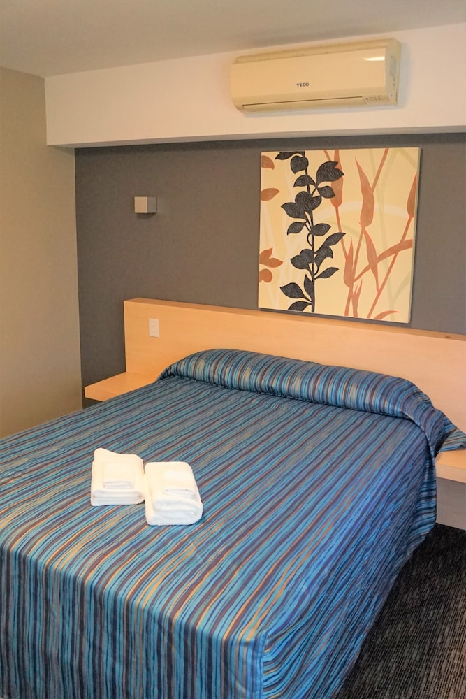 mill hotel milperra panania