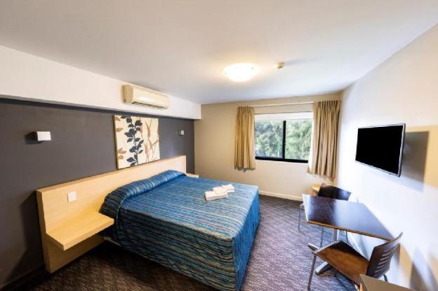 mill hotel milperra panania