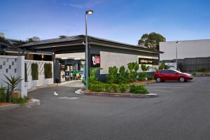 mill hotel milperra panania