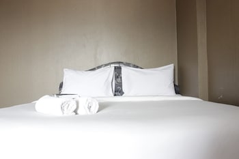 minimalist studio room at gateway ahmad yani cicadas apartment
