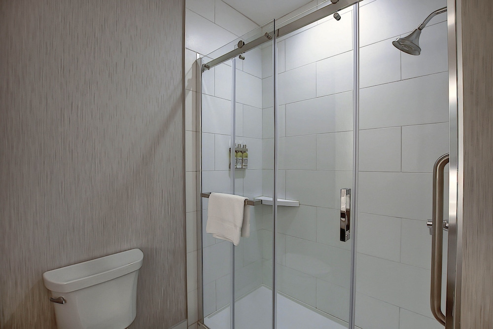 holiday inn express airport calgary by ihg