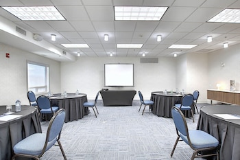 holiday inn express airport calgary by ihg