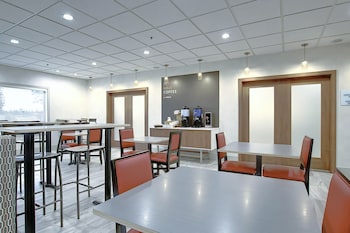 holiday inn express airport calgary by ihg