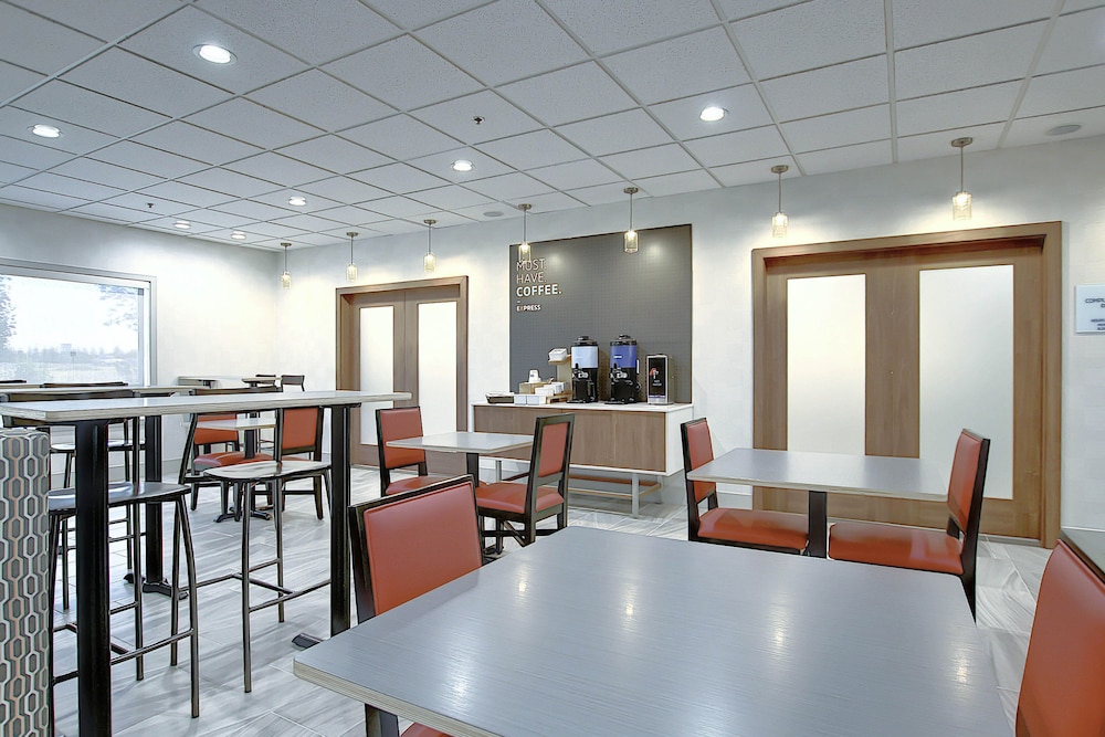 holiday inn express airport calgary by ihg