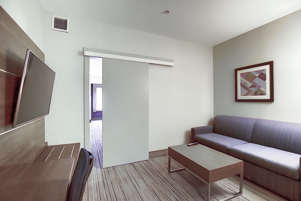 holiday inn express airport calgary by ihg