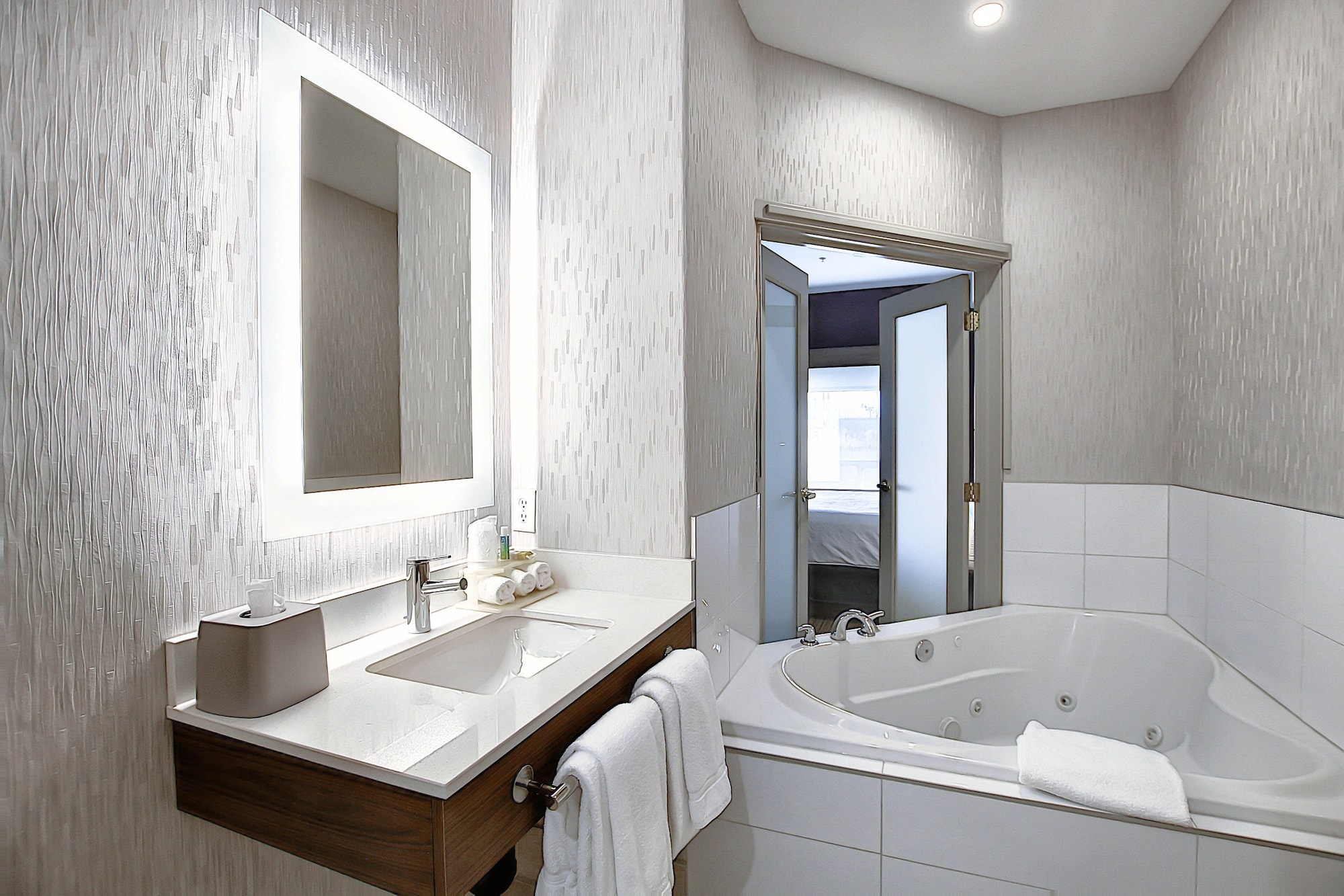 holiday inn express airport calgary by ihg