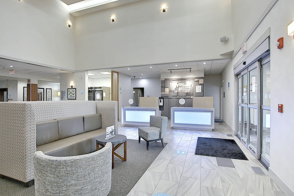 holiday inn express airport calgary by ihg
