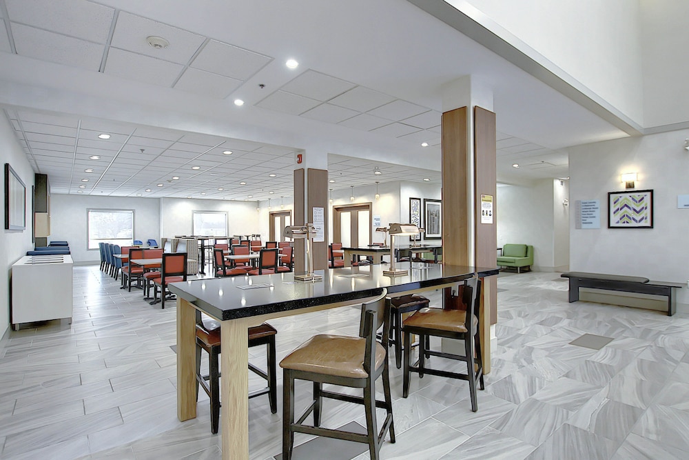 holiday inn express airport calgary by ihg