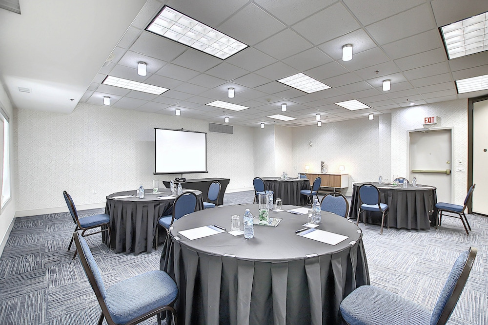 holiday inn express airport calgary by ihg