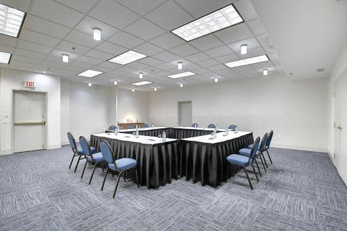 holiday inn express airport calgary by ihg