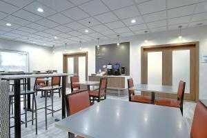 holiday inn express airport calgary by ihg