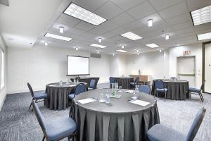 holiday inn express airport calgary by ihg