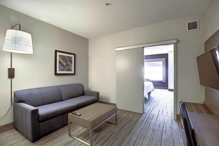 holiday inn express airport calgary by ihg