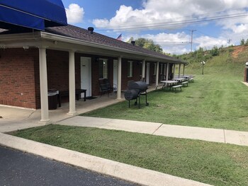 the tompkinsville inn