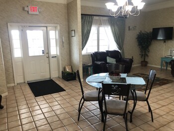 The Tompkinsville Inn,,2 star