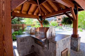 First Tracks Lodge,Whistler>>Alta Lake,5 star