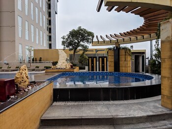 scenic modern 2br apartment at trillium residence