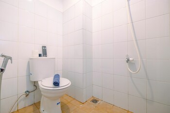 cozy and tranquil studio apartment at gunung putri square