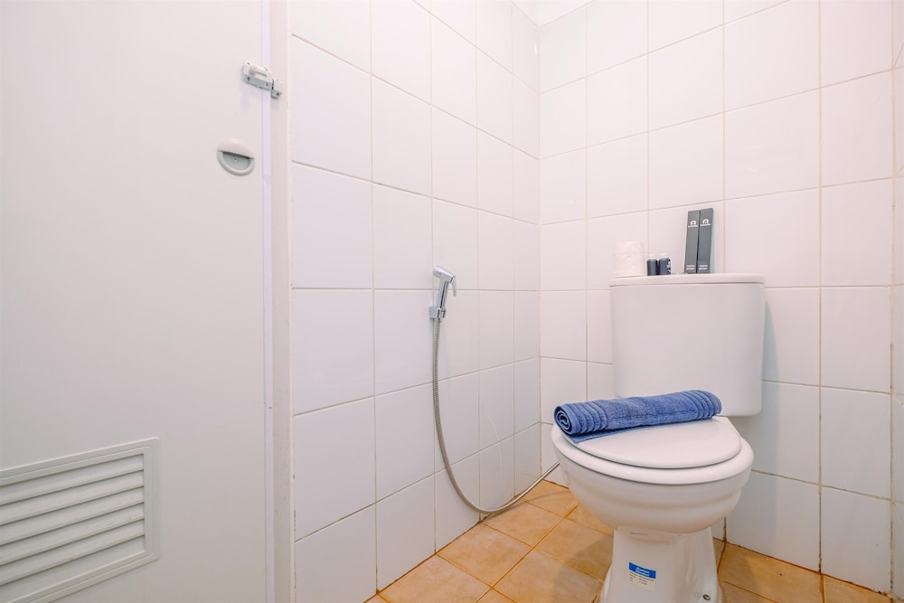 cozy and tranquil studio apartment at gunung putri square