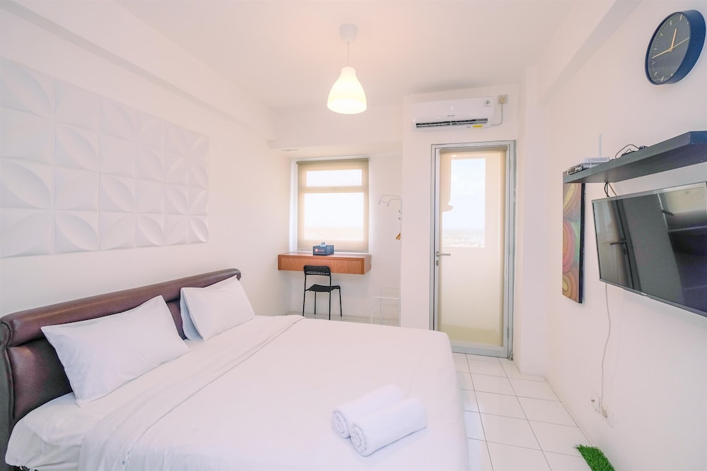 cozy and tranquil studio apartment at gunung putri square