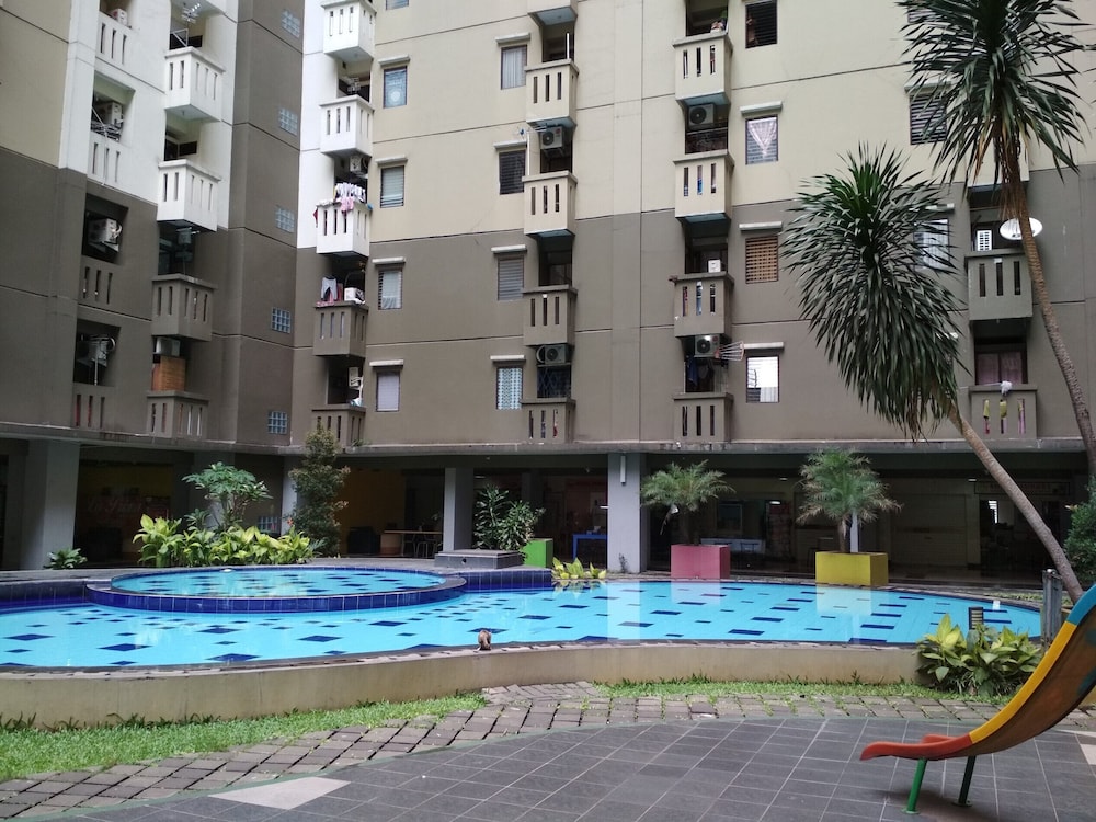 strategic and relaxing 2br at gateway apartment ahmad yani cicadas