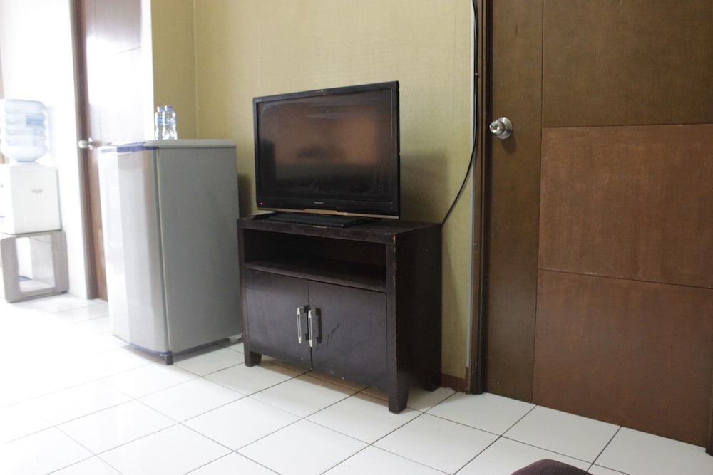 strategic and relaxing 2br at gateway apartment ahmad yani cicadas