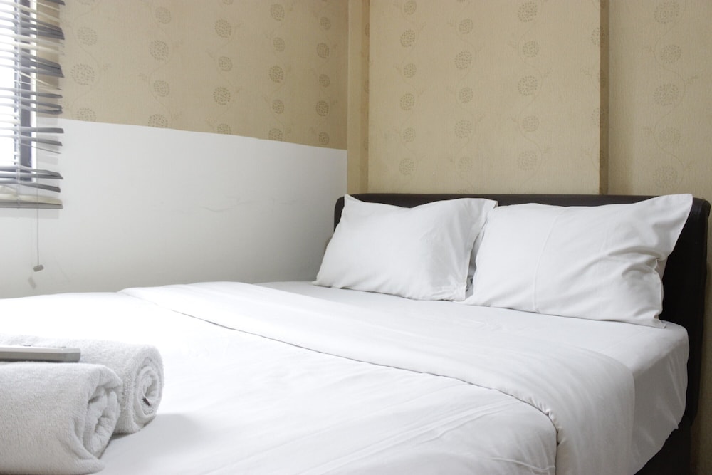 strategic and relaxing 2br at gateway apartment ahmad yani cicadas