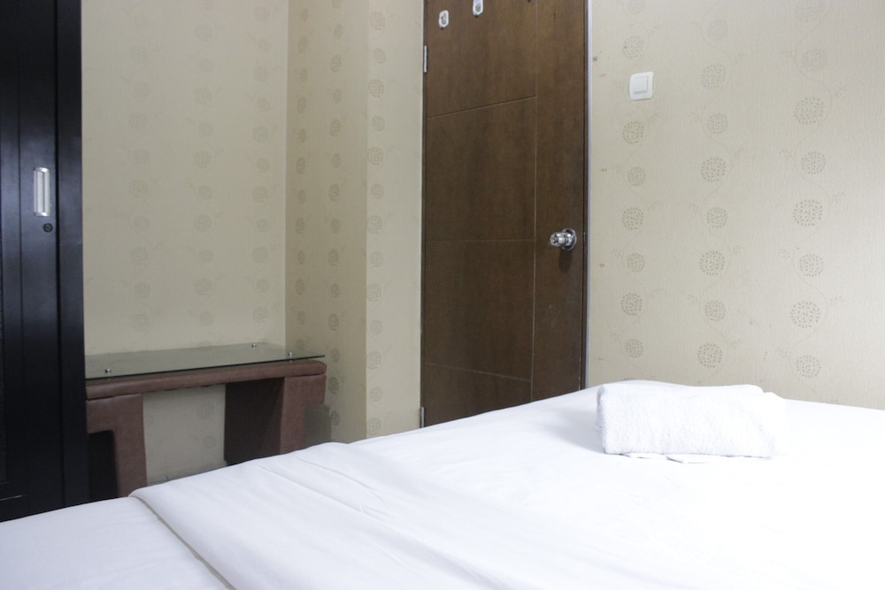strategic and relaxing 2br at gateway apartment ahmad yani cicadas