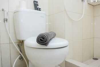 relaxing studio at springlake summarecon bekasi apartment