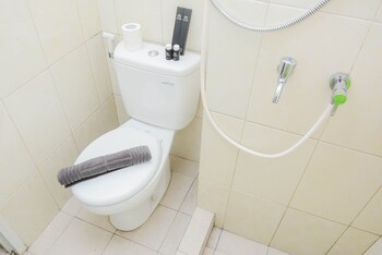 relaxing studio at springlake summarecon bekasi apartment