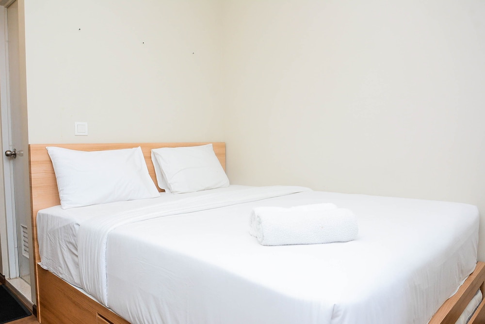 relaxing studio at springlake summarecon bekasi apartment