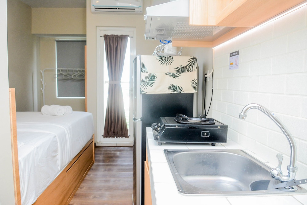 relaxing studio at springlake summarecon bekasi apartment
