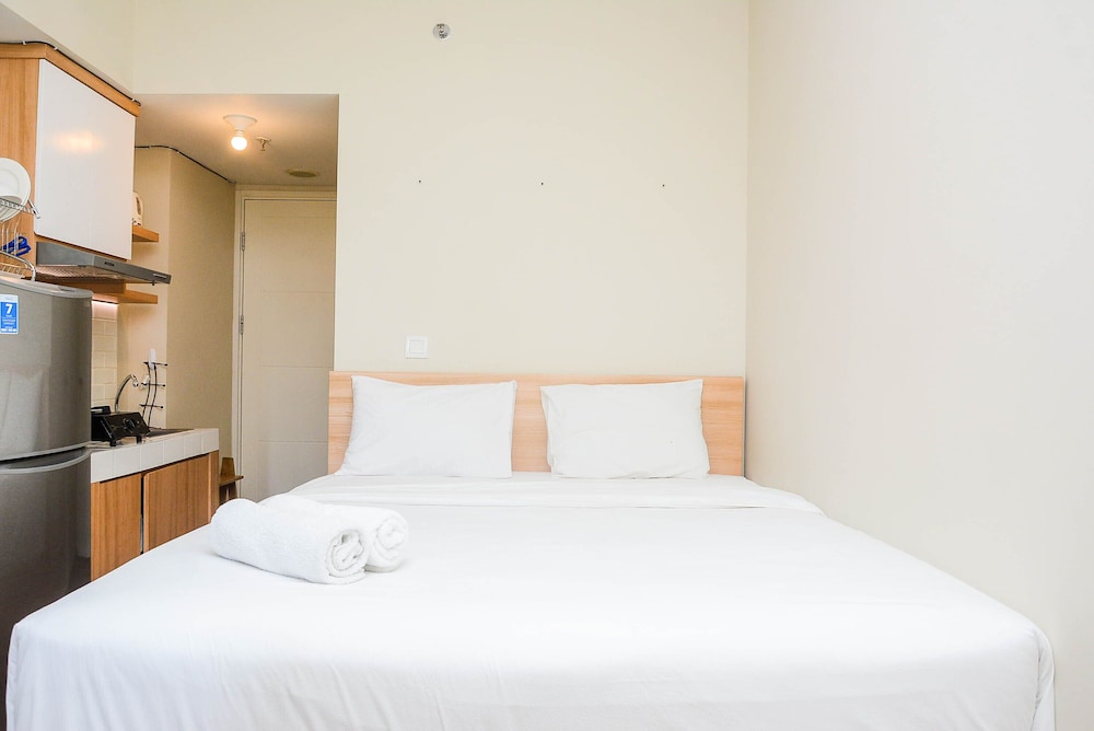 relaxing studio at springlake summarecon bekasi apartment